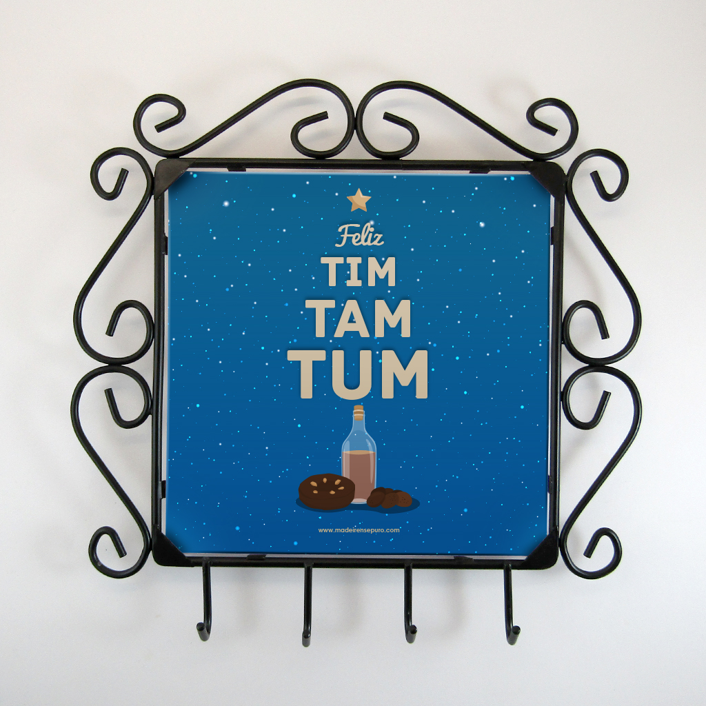 Chaveiro de parede “Feliz TIM TAM TUM” – Madeirense Puro – Loja Online